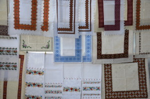 Tkaniny ręcznie haftowane
